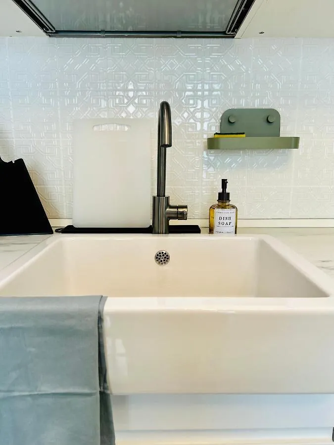 Ultracentral Lux Boutique 1Br Ap Near Subway Bucureşti România